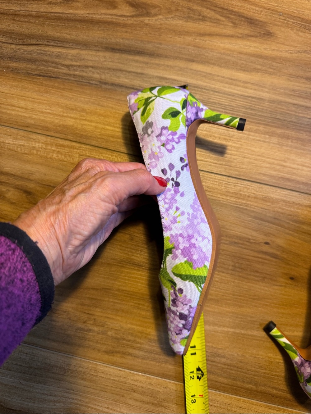 Floral Pointed-Toe Heels in Lavender and Green - Picture 7 of 9